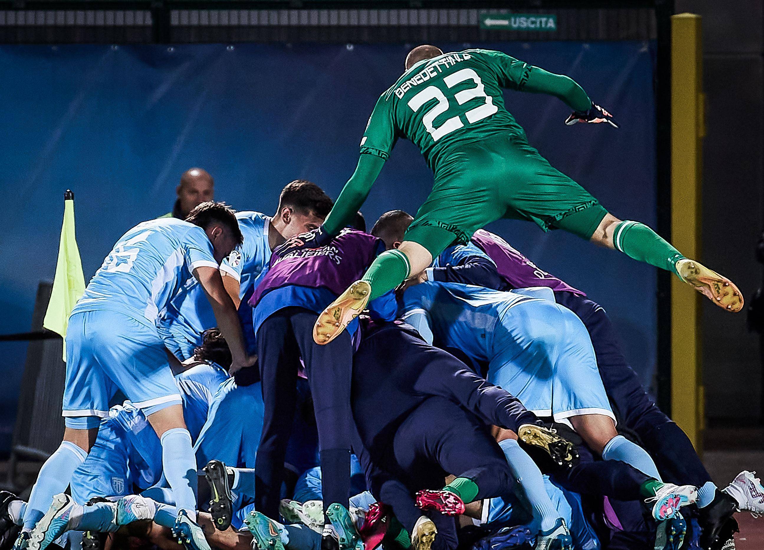 包含欧预赛：哪支球队赢球后庆祝方式独特？的词条